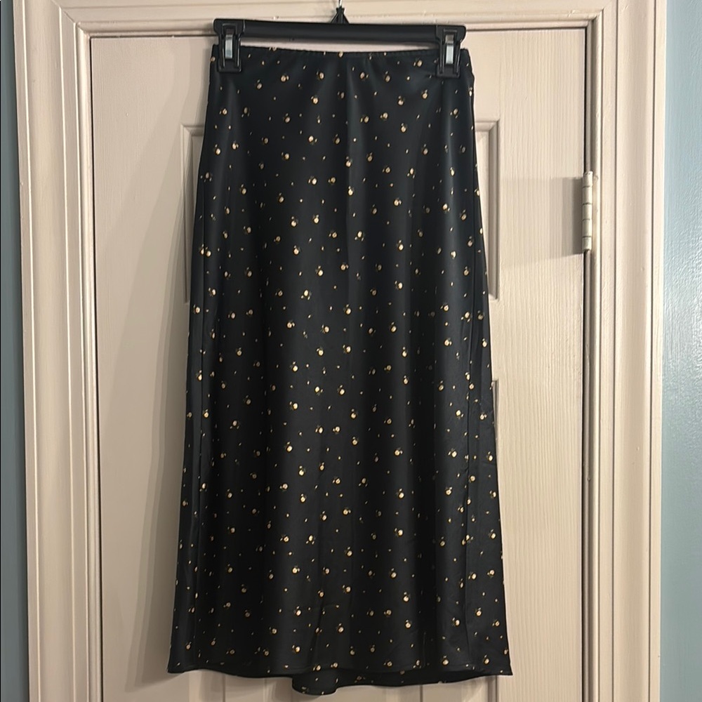 Abercrombie & Fitch Black floral elasric waist band midi skirt size XS